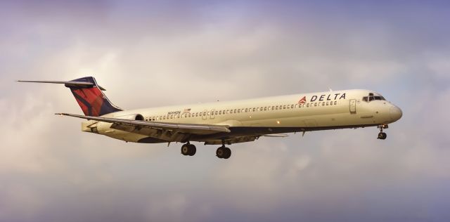 McDonnell Douglas MD-88 (N999DN)