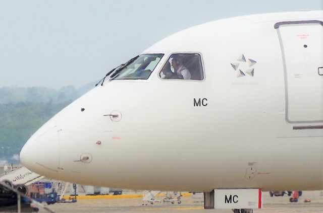 Embraer ERJ-190 (SP-LMC)