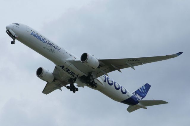 Airbus A350-900 (F-WMIL) - On landing RWY13 taken on 26.SEP.2018