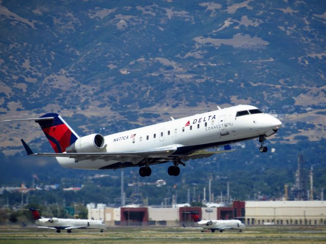 Canadair Regional Jet CRJ-200 (N477CA)