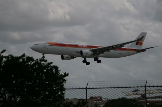 Airbus A330-300 (EC-LUK)