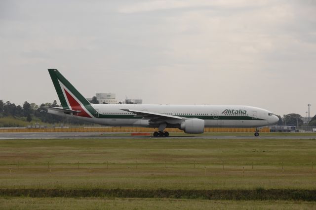 Boeing 777-200 (I-DISA) - Departure at Narita Intl Airport 16R on 2011/4/29