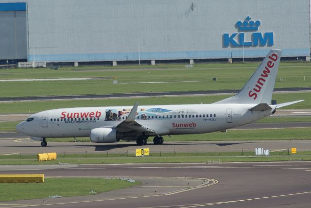 Boeing 737-800 (PH-HZG) - Transavia B737-8K2 cn28379 Painting in Sunweb.