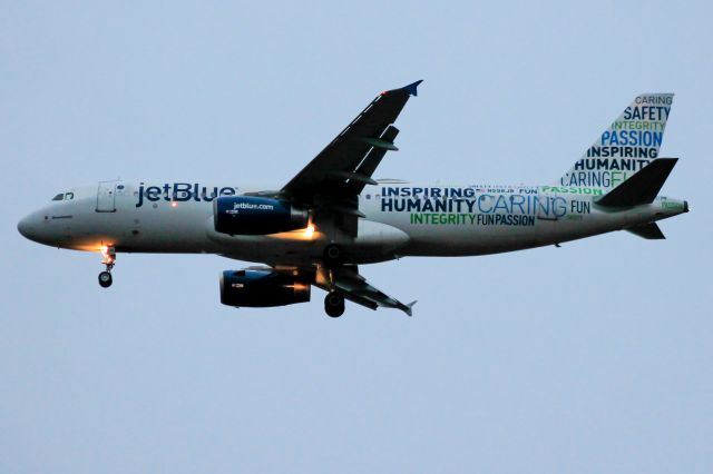 Airbus A320 (N598JB) - JBU1460 from Fort Lauderdale, FL in the evening spree of arrivals.