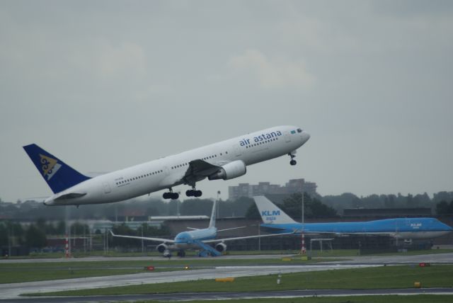 BOEING 767-300 (P4-KCB) - B767-306ER cn27614 Take off EHAM Rwy18L 15-07-2012