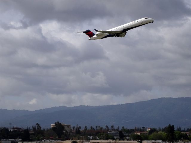 Canadair Regional Jet CRJ-700 (N613SK) - N613SK Delta Connection Canadair CRJ-700br /13 yearsbr /23-Mar-2015 CRJ7/L San Jose Intl (KSJC) Seattle-Tacoma Intl (KSEA) 10:21 PDT 12:04 PDT 1:43