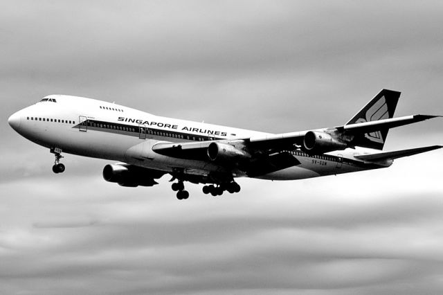 Boeing 747-200 (9V-SQN) - SINGAPORE AIRLINES - BOEING 747-212B - REG : 9V-SQN (CN 21939/449) - ADELAIDE INTERNATIONAL AIRPORT SA AUSTRALIA - YPAD 1/8/1987