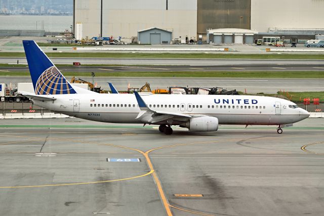 Boeing 737-800 (N77535)