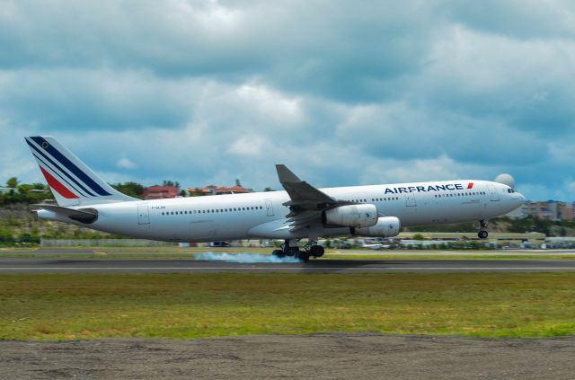 Airbus A340-300 (F-GLZN)