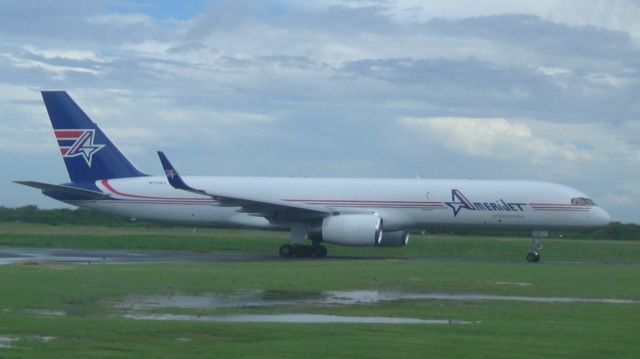 Boeing 757-200 (N172AJ)