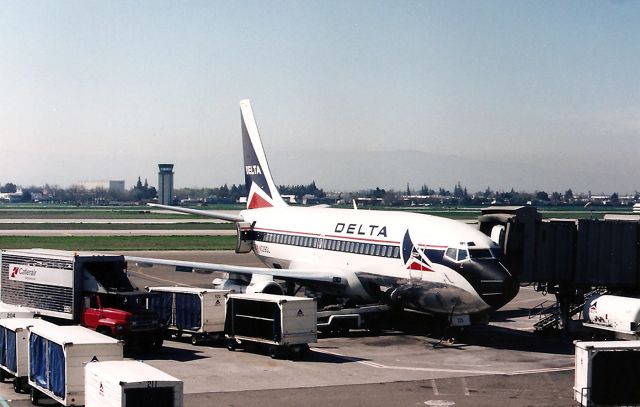 Boeing 737-200 (N329DL) - KSJC- after arriving from KSLC - this Delta 737 200 is readied for the next flight back to Salt Lake. Note the CaterAir truck positioning for the food. I tried to get a job with these guys on the wekeends so I could smell jet fuel all weekend but they would not hire me. Everybody who worked for them was either Mexican or Phillipino.