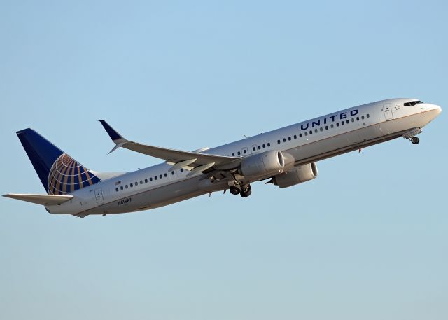 Boeing 737-900 (N61887)