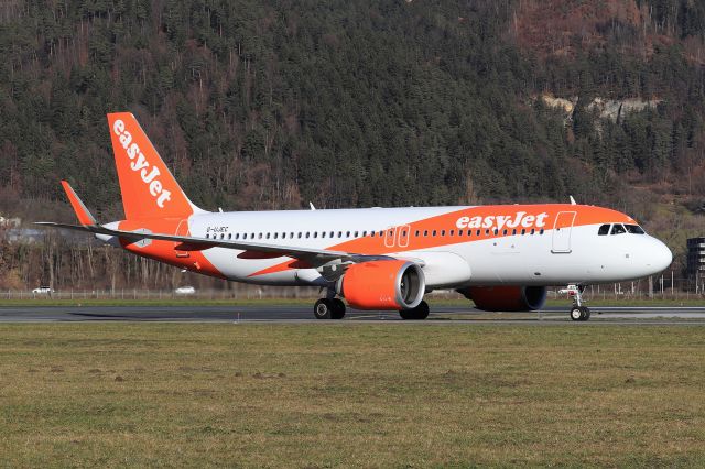 Airbus A320 (G-UJEC)