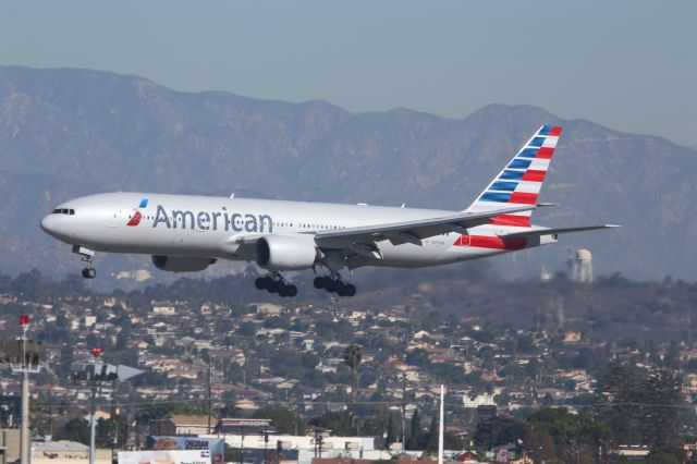 Boeing 777-200 (N777AN)