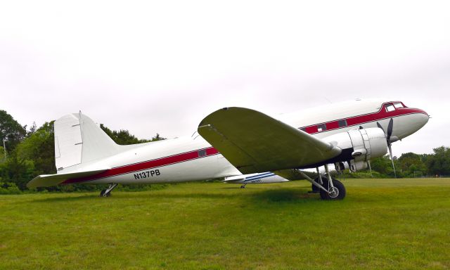 Douglas DC-3 (N137PB) - Douglas DC-3 N137PB in Cape Cod Airfield 