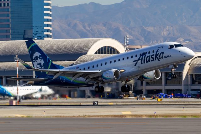 Embraer 175 (N170SY)