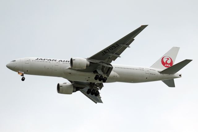 Boeing 777-200 (JA703J)