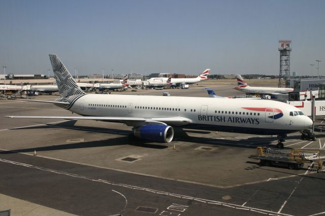 BOEING 767-300 (G-BZHC) - July 17, 2005 - at the gate at London Heathrow Airport 