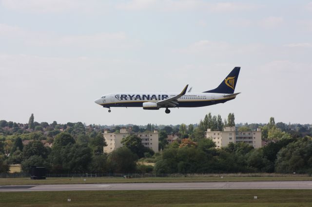 Boeing 737-800 (EI-DPF)