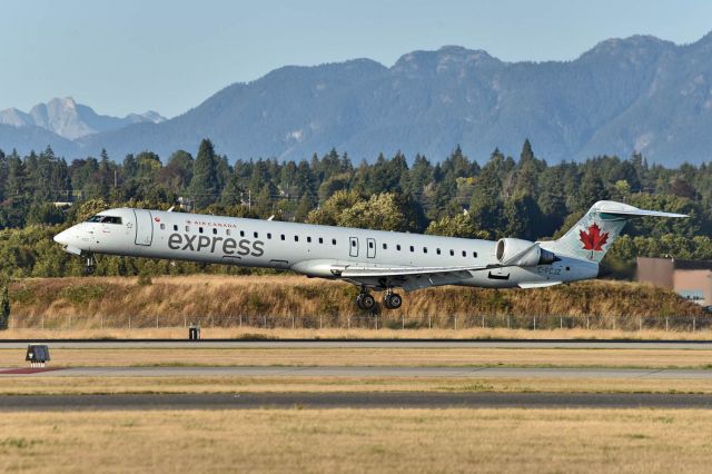 Canadair Regional Jet CRJ-900 (C-FCJZ)