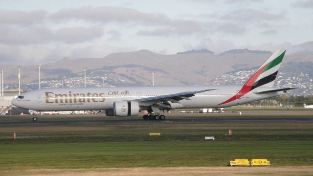 BOEING 777-300ER (A6-EBR)