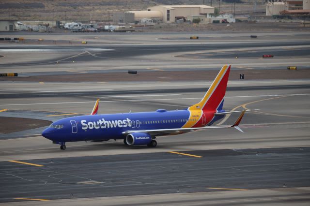 Boeing 737-800 (N8504G)