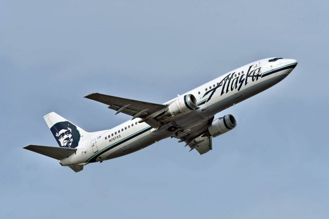 BOEING 737-400 (N767AS)