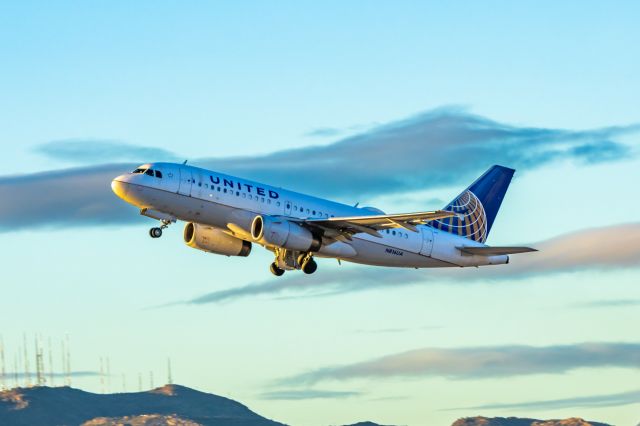 Airbus A319 (N816UA) - United Airlines A319 taking off from PHX on 11/9/22. Taken with a Canon R7 and Tamron 70-200 G2 lens.