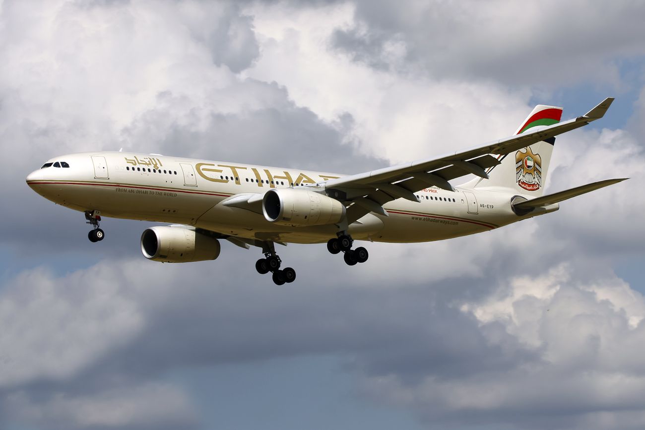 Airbus A330-200 (A6-EYP)