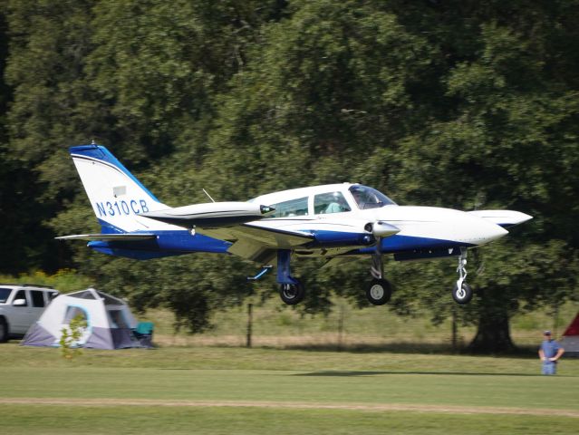 Cessna 310 (N310CB)