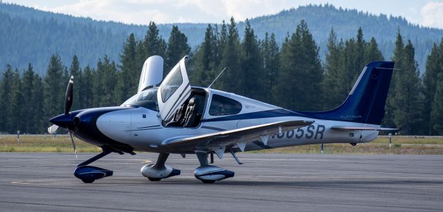 Cirrus SR-22 (N865SR) - Cropped version of earlier image