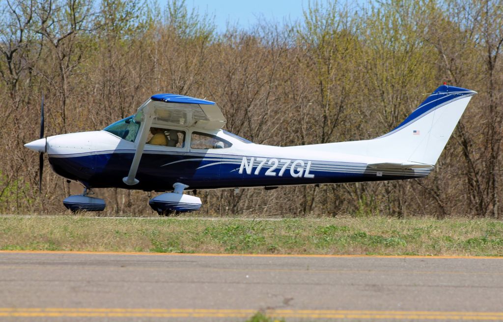 Cessna Skylane (N727GL)
