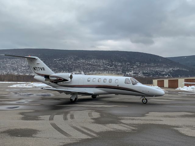 Cessna Citation CJ1 (N77VR) - N77VR taxiing to the FBO @ KIPT.