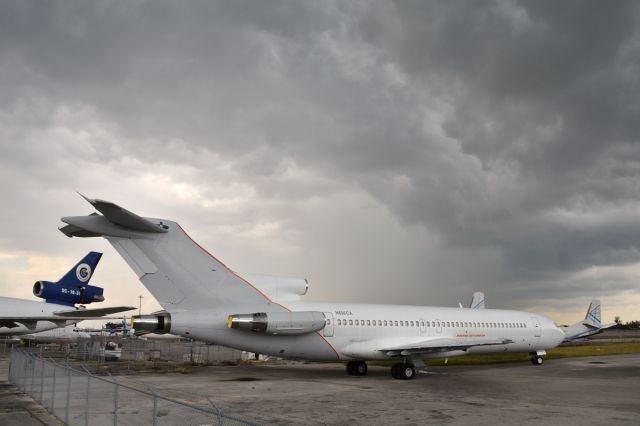 BOEING 727-200 (N696CA) - Former Champion Air 727