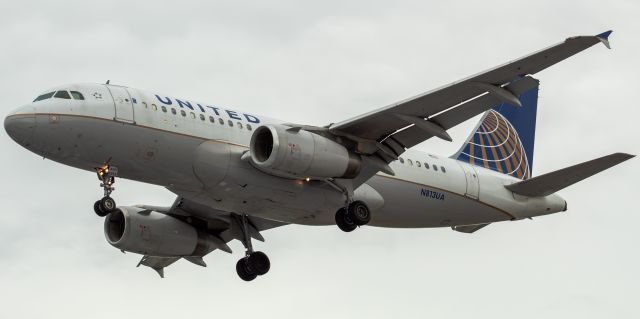 Airbus A319 (N813UA) - United Airlines Airbus 319-131 arriving from Chicago O'Hare landing on runway 29 at Newark on 8/8/21.