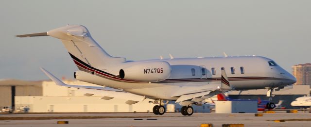 Canadair Challenger 350 (N747QS)