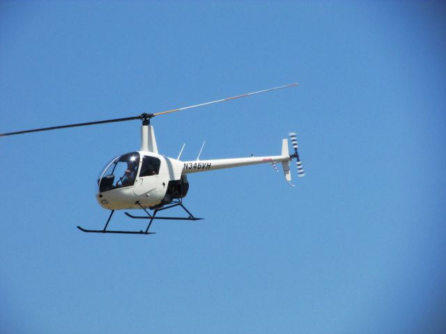 Robinson R-22 (N346VH) - Lifting off from Brackett Field