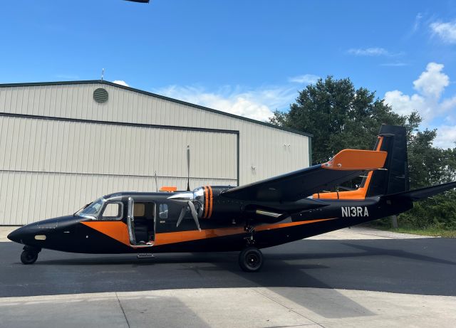Rockwell Turbo Commander 690 (N13RA)