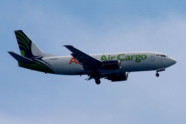 BOEING 737-300 (N302KH)