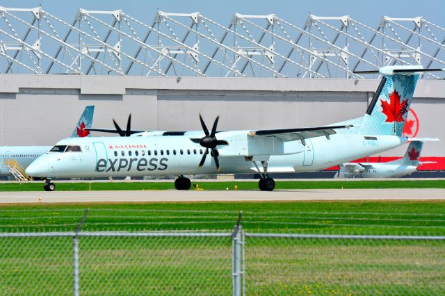 de Havilland Dash 8-400 (C-FSRJ)