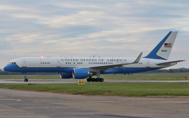 98-0002 — - usaf c-32a 98-0002 arriving in shannon 16/3/16.