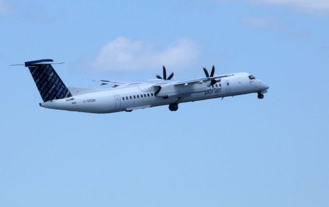 de Havilland Dash 8-400 (C-GKQH) - Shown here departing is a Porter Air de Havilland Dash 8-400 in the Spring of 2018.