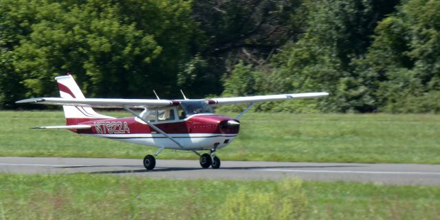 Cessna Skyhawk (N79224) - Heading for a departure is this 1969 Cessna 172K Skyhawk in the Summer of 2023.