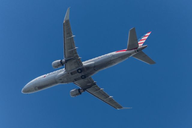 EMBRAER 175 (long wing) (N238NN)