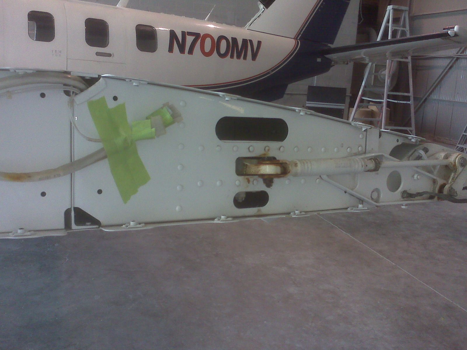 Socata TBM-700 (N700MV) - Paint prepwork