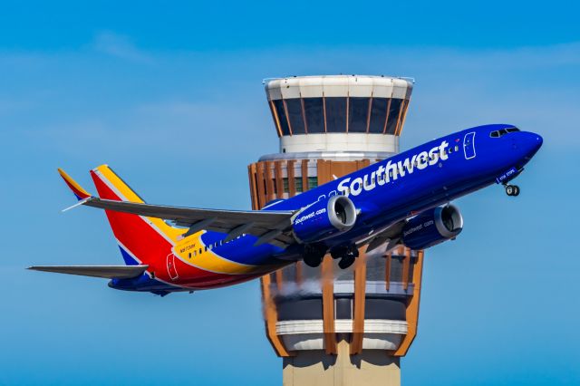 Boeing 737 MAX 8 (N8738K) - A Southwest Airlines 737 MAX 8 taking off from PHX on 3/4/23. Taken with a Canon R7 and Canon EF 100-400 L II lens.
