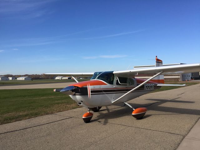 Cessna Skylane (N2213G)