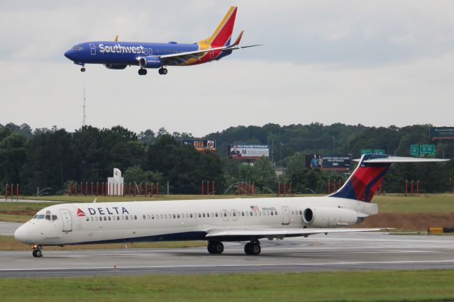 McDonnell Douglas MD-80 (N966DL)