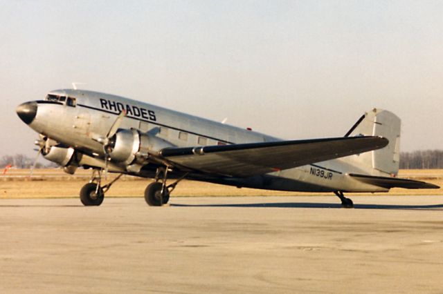 Douglas DC-3 (N139JR)