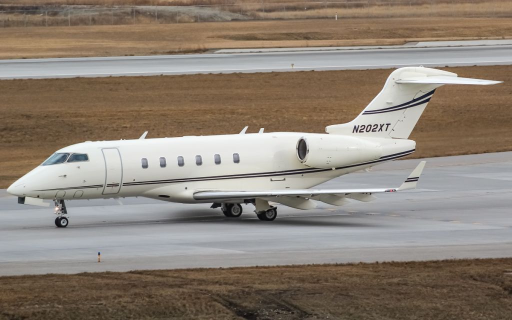 Bombardier Challenger 300 (N202XT)